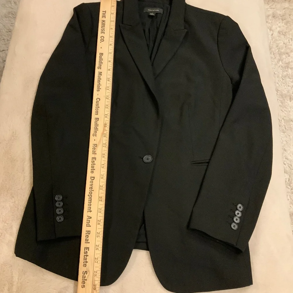 Ann Taylor Black 10 One button Blazer Quality Monochrome Minimalist Officecore
